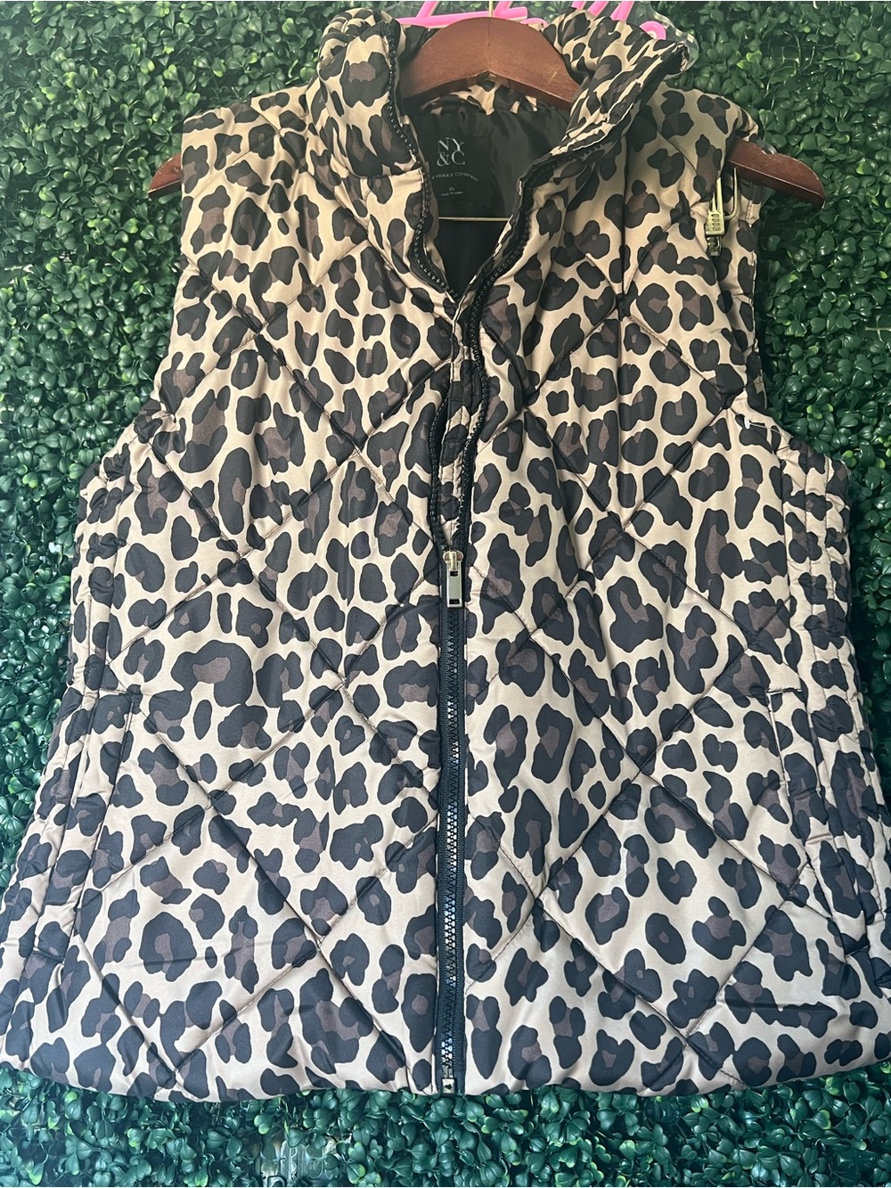 New York & Company Leopard-Print Quilted Puffer Vest - Taupe & Black